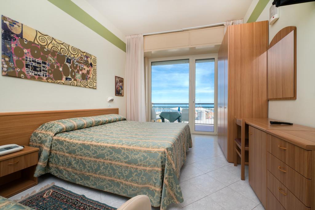 Hotel Belsoggiorno Cattolica Exterior foto