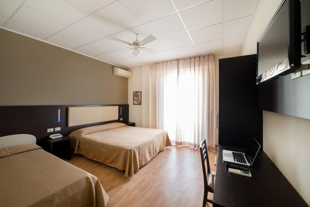 Hotel Belsoggiorno Cattolica Habitación foto